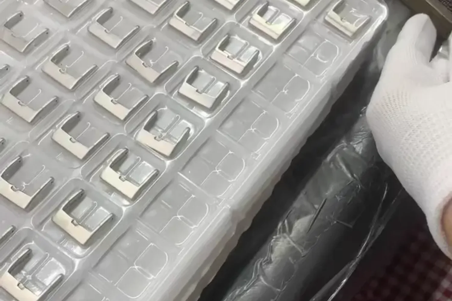 Quality inspection of the finished watch buckle after polishing